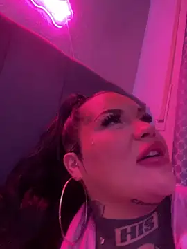 _MelinaCurves_ webcam