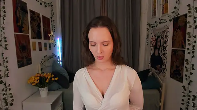 Ariadna_Shy live cam screenshot female on VideoChat.work — Live Cam Directory