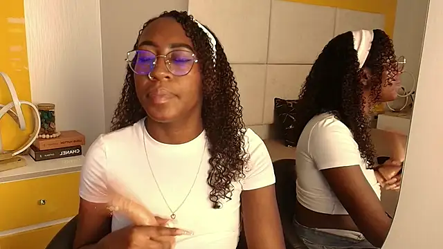 qeen_blackk (F teen) - Messy and Sloppy Topless Blowjob