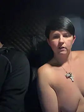 reggie_roxie (G milf) - Stuff pants in pussy