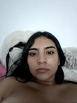 Selenajones_yb webcam