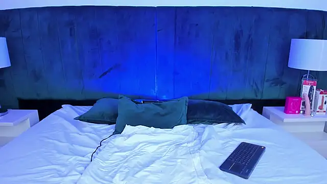 VanessaParis__ webcam