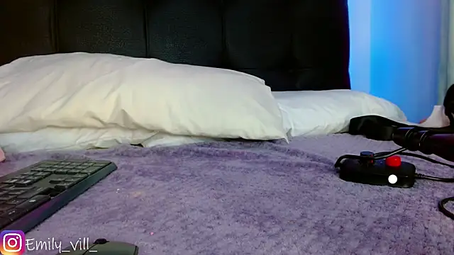 Emily_vill webcam