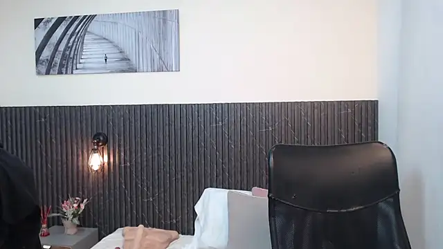 chanel_brunette webcam