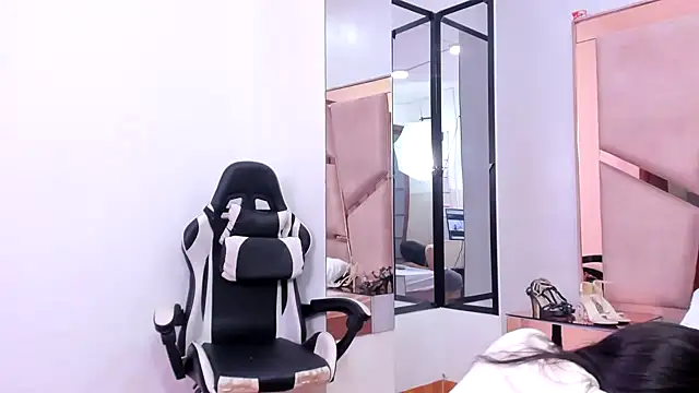 ValentineRouse webcam