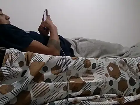 JUNINHOLEKEJR webcam