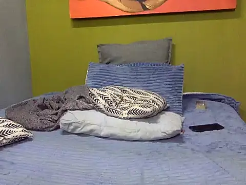 goldenpussyxoxo (F young) - LAST TIPPER DECIDES