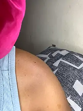 yummymelanin117 (F teen) - Twerk with butt plug on