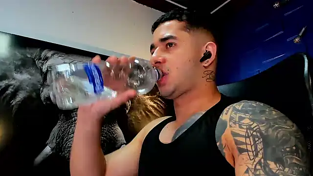 king_falconer (M young) - Surprise show!