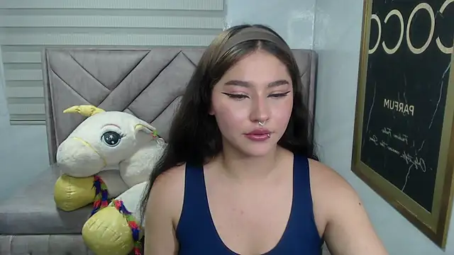 afrodita_wild_v (F teen) - Camel toe 😈