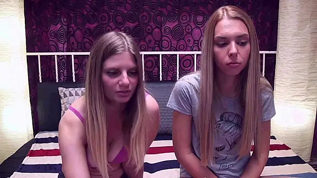 BlondeWitches webcam