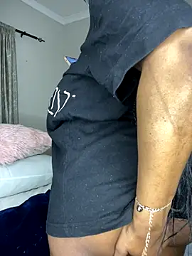 Bustygoddess32 webcam