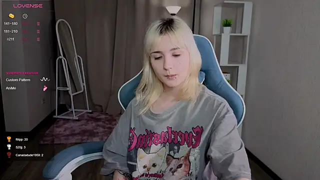 nasy (F teen) - blowjob dildo