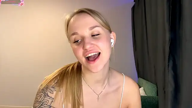 TanekaBoitel webcam