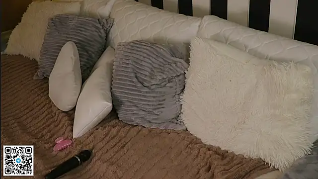 LorinaMaffitt webcam