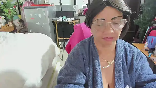 mrs_mommy_ (F mature) - 2  FINGER  IN ASS