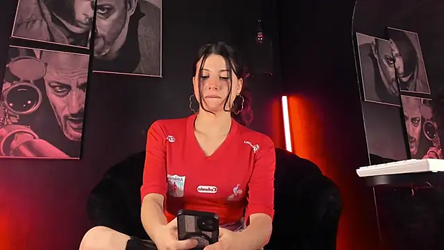 LolaMustaine_ webcam