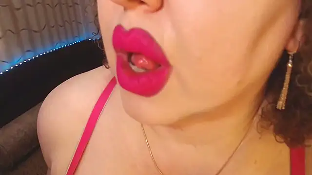 bustykatty (F mature) - CAUTION: My LIPS may CAUSE ADDICTION!!!