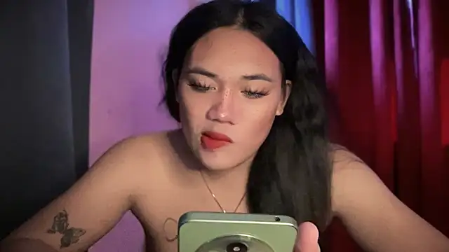 untouchable_mia webcam