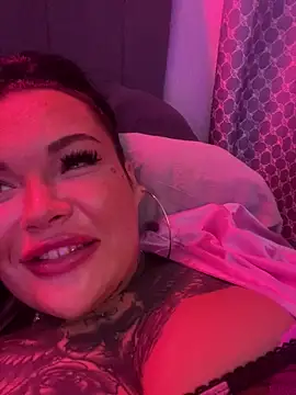 _MelinaCurves_ webcam