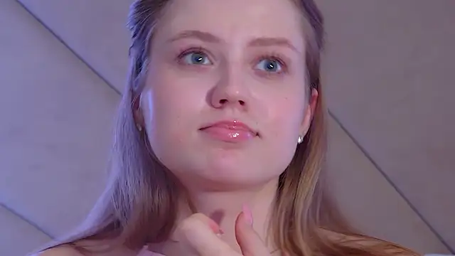 SelinSwarovski webcam