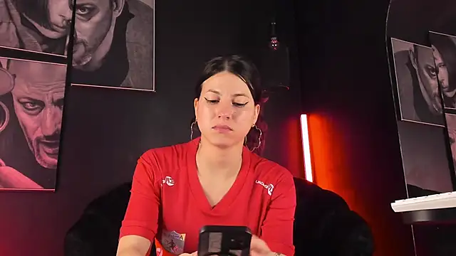  LolaMustaine_ chat room