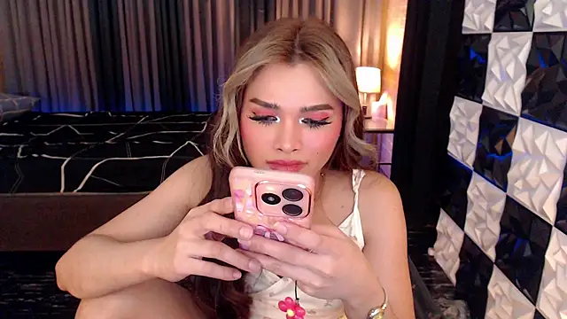 BigCockMaxineTS webcam