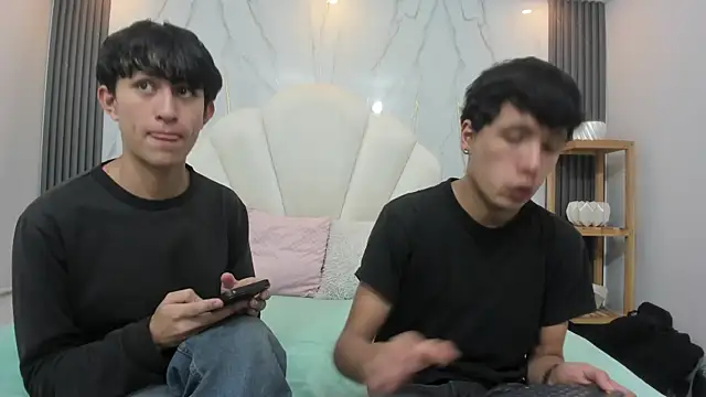 hoot_booys_ (G twink) - two cum