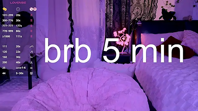 lein_bone (F teen) - show my pierced tits