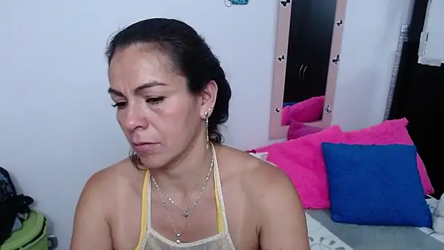 camilavargas_ (F milf) - I masturbate you with my feet