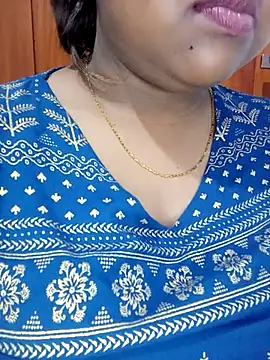 Attractive-_Girl webcam