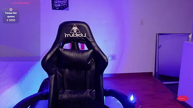 Aurora_Hotson webcam