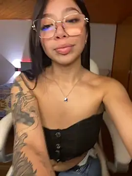 maddy_piink (F teen) - get naked 🙈 and oil