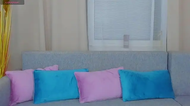 myellaluvs - MyEllaLuvs's free webcam - UK Sex Cams