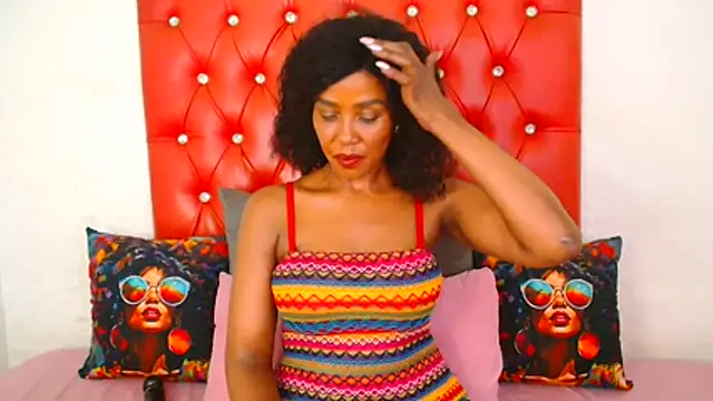 GaggingQueen32 webcam