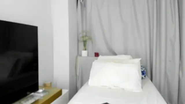 ConnieSmall24 webcam