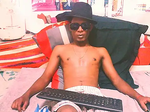 IndianThuggin webcam