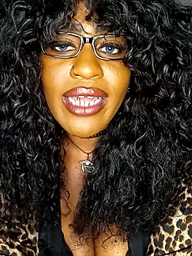 AmazonianMistress webcam