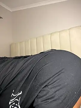 Bustygoddess32 webcam