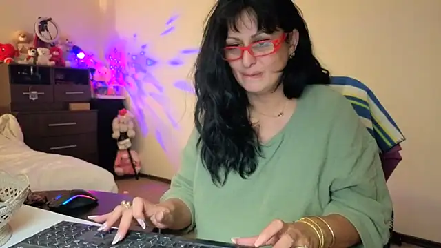 SexyAndBadGirl webcam