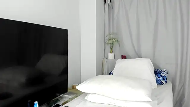 ConnieSmall24 webcam