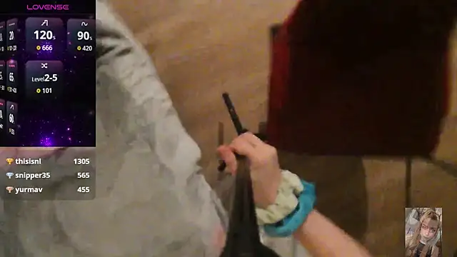 Blondiewithanass webcam