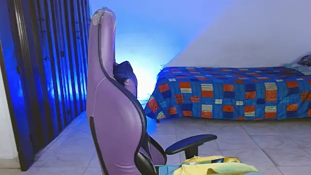 engielphoenis14 (T young) - show pink head