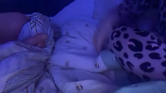 houy111111 (Ask my age) - play with pussy