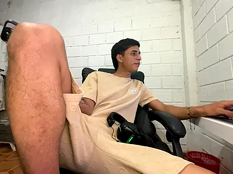 Max_TheHorseDick webcam