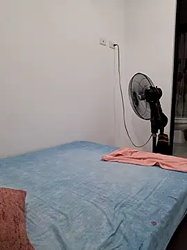 girl_redhead_bigtits webcam