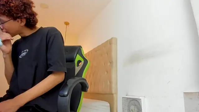 darkknightx01 (M twink) - finger in my ass