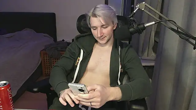 elvin_vaenight (M young) - Something maybe ( Chilling)