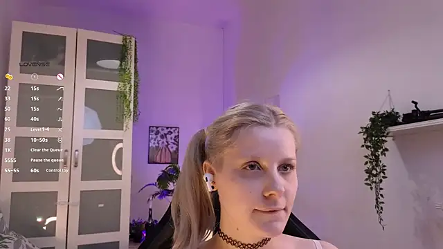 shinejoan (F young) - squeeze boobs