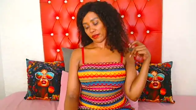 GaggingQueen32 webcam